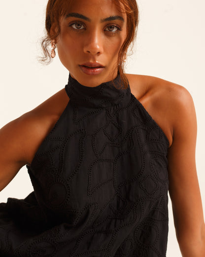 Vestido trapézio com gola alta